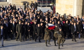 Milli Eğitim Bakanı Yılmaz, öğretmenlerle Anıtkabir'i ziyaret etti