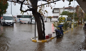 İzmir ve Balıkesir'de sağanak yağış
