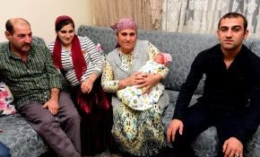 Vatan toprağında ilk çocuk sevinci