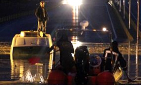 Su basan alt geçitte mahsur kaldı