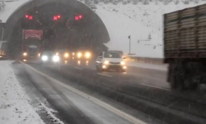 Bolu Dağı'nda yoğun kar, ulaşımı olumsuz etkiliyor
