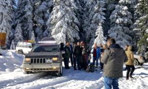 Karda mahsur kalanları Off-Road'cular kurtardı