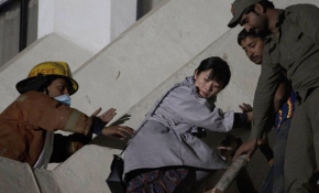 Pakistan'da otelde yangın