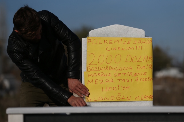 Dolarını bozdur mezar taşını götür