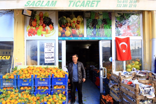 Türk lirasına sahip çıkana mandalina bedava