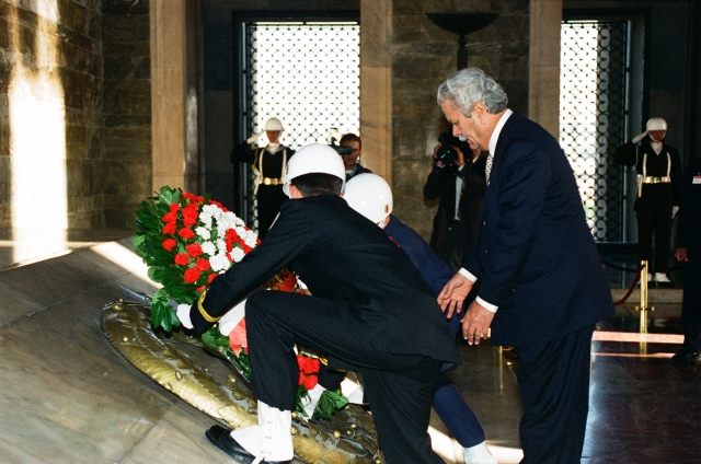 Eski TBMM Başkanı Sezgin hayatını kaybetti