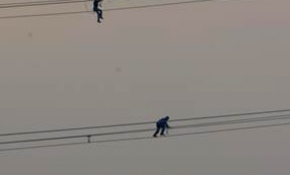 Ekmeklerini "yüksek gerilim"den çıkarıyorlar