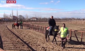 Engelli vatandaşlar hipoterapi ile tedavisine destek sağlıyor