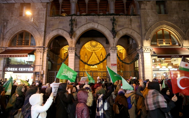 Rusya`nın İstanbul Başkonsolosluğu önünde `Halep` protestosu