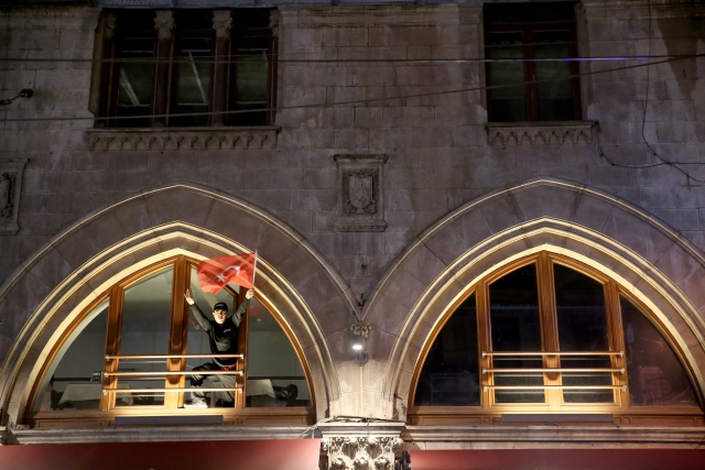 Rusya`nın İstanbul Başkonsolosluğu önünde `Halep` protestosu