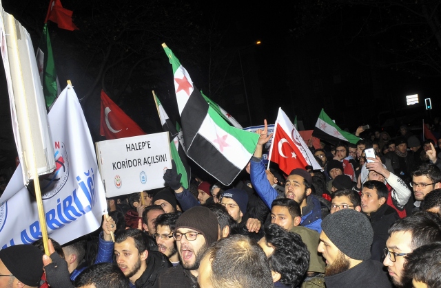 Rusya`nın Ankara Başkonsolosluğu önünde `Halep` protestosu