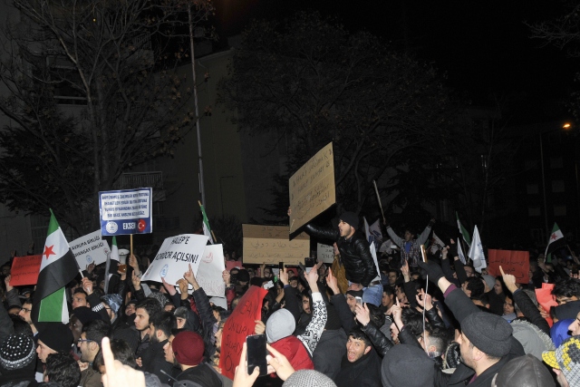 Rusya`nın Ankara Başkonsolosluğu önünde `Halep` protestosu