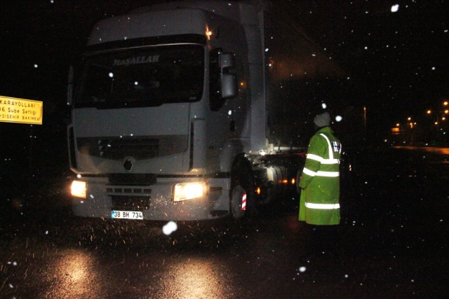 Konya`da ulaşımda kar engeli