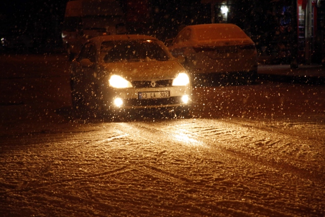 Elazığ`da eğitime kar engeli