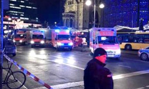 Berlin'de Noel pazarına tırın girmesinde terör şüphesi