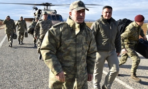 Orgeneral Akar sınır birliklerini ziyaret etti