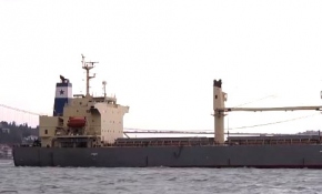 Yeniköy'de yük gemisi karaya oturdu