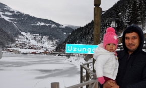 Uzungöl'ün yüzeyi buz tuttu