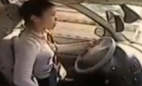 Park edemedi kendini tokatladı