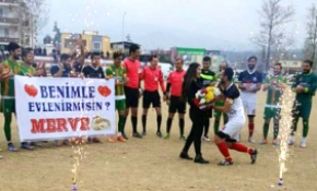 Futbolcunun evlilik teklifi