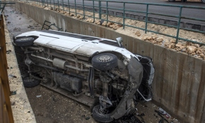 Yolcu otobüsü kanala düştü