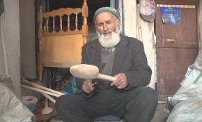 Kırk yıldır kaşık yapıyor