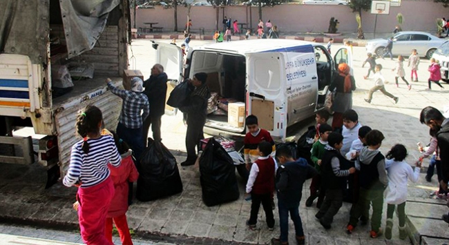 Oyuncaklarını Halepli çocuklara gönderdiler