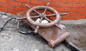 Lodos 17 metrelik gemiyi parçaladı