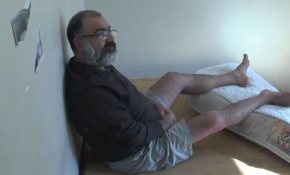 Sinir krizi geçiren eski iş adamı kendisini eve kilitledi