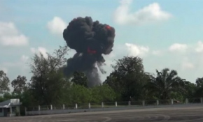 Tayland'da gösteri uçağı böyle düştü