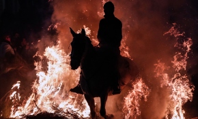 Atlar ateş üstünde "günahlarından arındı"