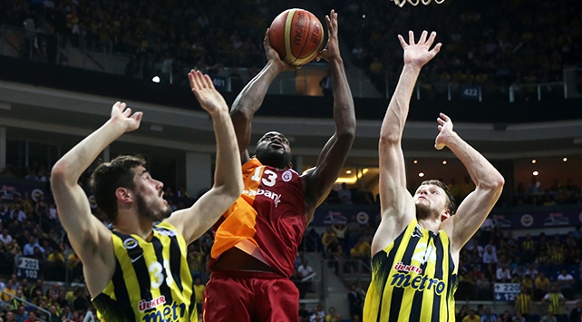 Basketbol'da derbi heyecanı
