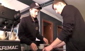 Manisalı ikiz kardeşler birbirlerinden ayrılamıyor