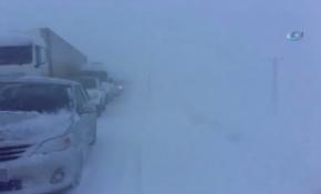 Doğu Anadolu'da tipi ve fırtına hayatı felç etti