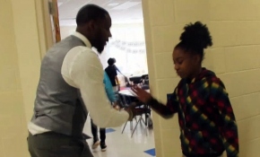 Sıradışı günaydın diyen öğretmen