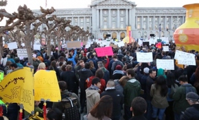 Davullu zurnalı Trump protestosu