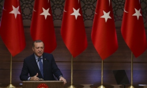 '15 Temmuz gecesi tankların altına yatan gençleri siz bir kenara koyamazsınız'