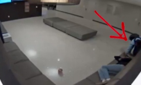 Adam uyurken telefonunu böyle çaldı