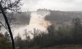 ABD'de barajın çökme anı