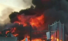 Avustralya'da alışveriş merkezine uçak düştü