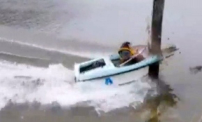 Sürat teknesi direğe böyle çarptı