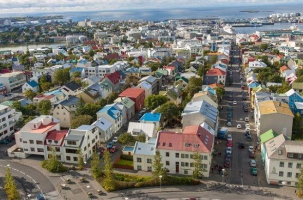 İzlanda- Nüfusu: 329,100