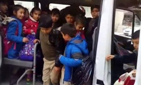 17 kişilik öğrenci servisinden 48 kişi çıktı