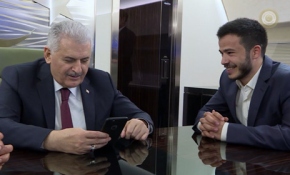 Başbakan Yıldırım uçakta kız istedi