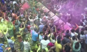 Hindistan'dan rengarenk bahar kutlaması