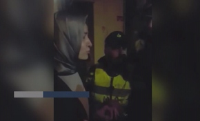 Bakan Kaya'nın Hollanda polisi ile konuşması