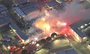 ABD'de havaifişek deposu alev alev yandı