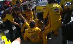 Nascar'da pilotlar yumruk yumruğa kavga etti