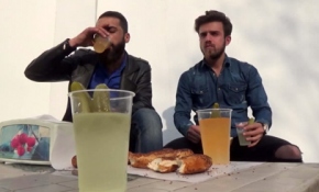 Turşu suyuyla simit keyfi