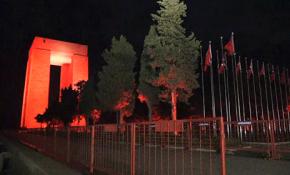 Şehitler Abidesi'nin gece görülmeye değer güzelliği